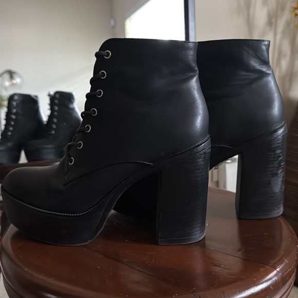 Forever 21 Black Lace Up Boots with Chunky Sole - Picture 9 of 12